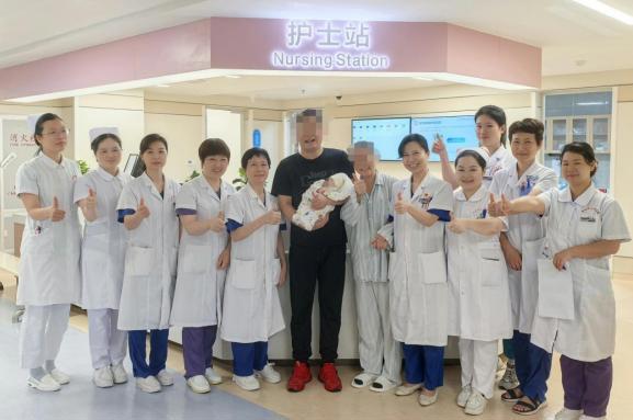 攻克难题！我院成功完成 双侧髂内动脉球囊阻断辅助下中央型前置胎盘合并多发子宫肌瘤的剖宫产术