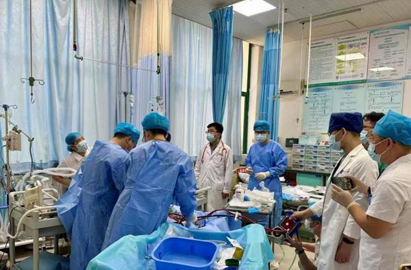 从心跳归零到耐受转运：ECMO高级生命支持下的极速救援