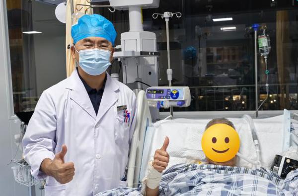 87岁高危患者胆囊炎危急！ 多学科联手微创“拆弹”