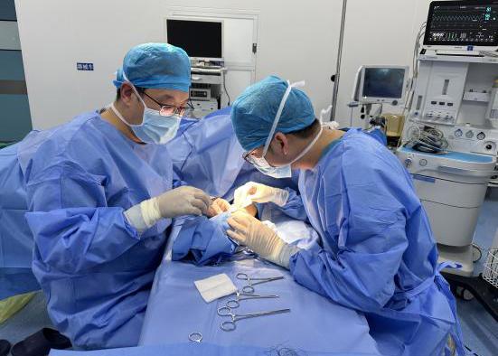 我院成功开展动静脉内瘘成形术， 为血透患者筑起“生命通路”